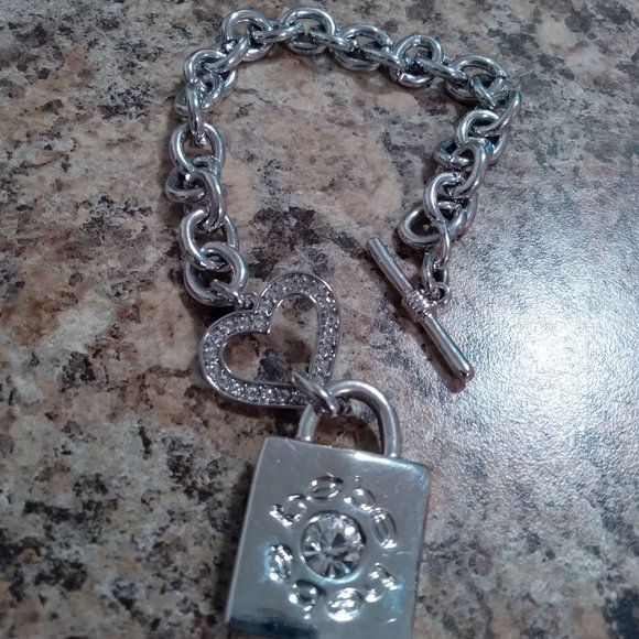 bebe rare 2ks lock logo heart toggle bracelet - Picture 1 of 2